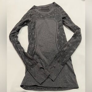 Lululemon Athletica Swiftly Tech Charcoal Gray Floral pattern top